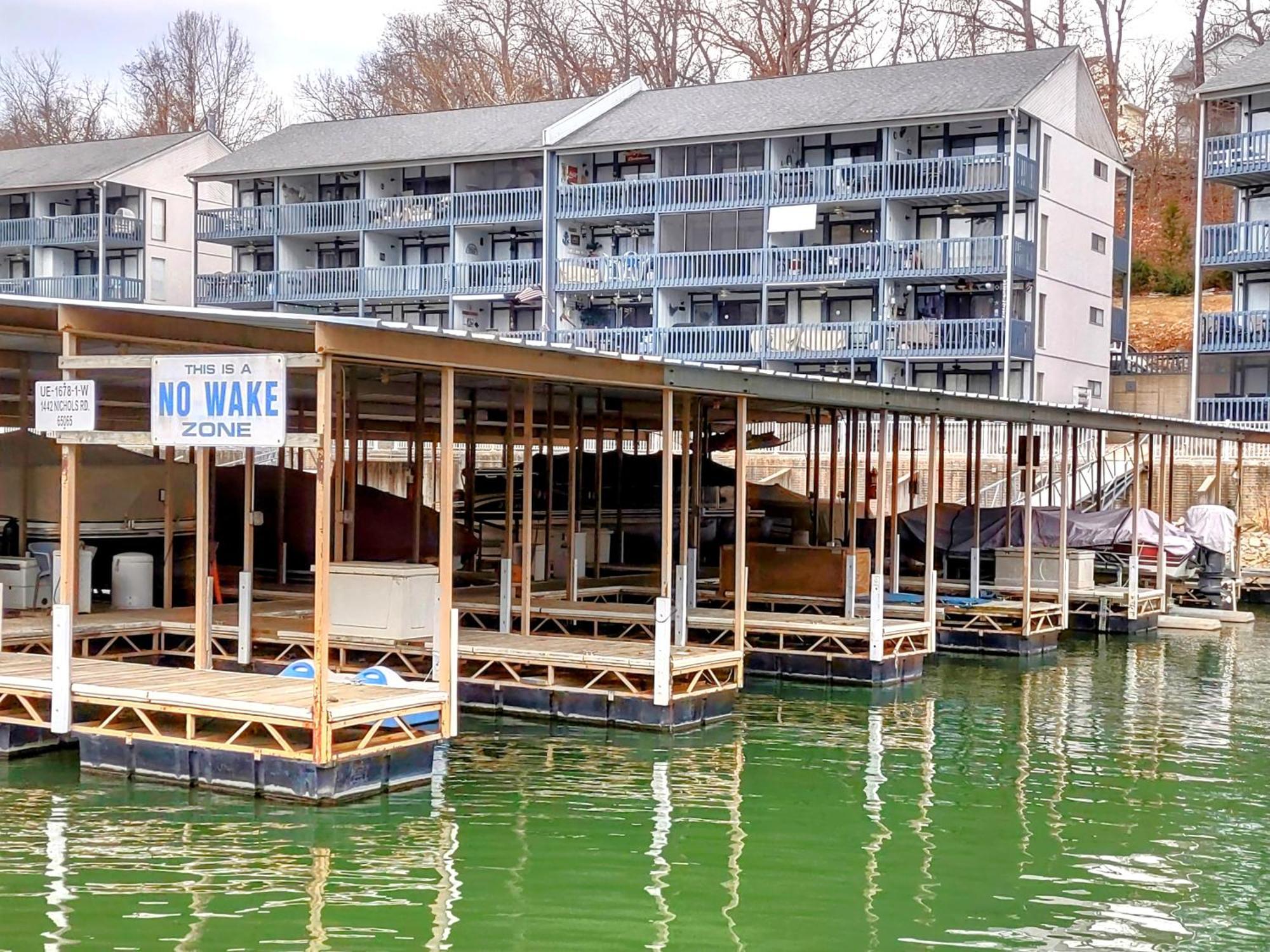 F Lakefront! Remodeled, Sleeps 4, Boat Slip, Patio, Wifi, Cable, Pool Osage Beach Luaran gambar