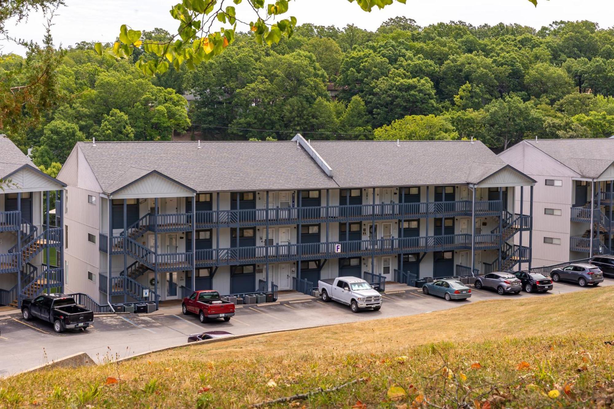 F Lakefront! Remodeled, Sleeps 4, Boat Slip, Patio, Wifi, Cable, Pool Osage Beach Luaran gambar