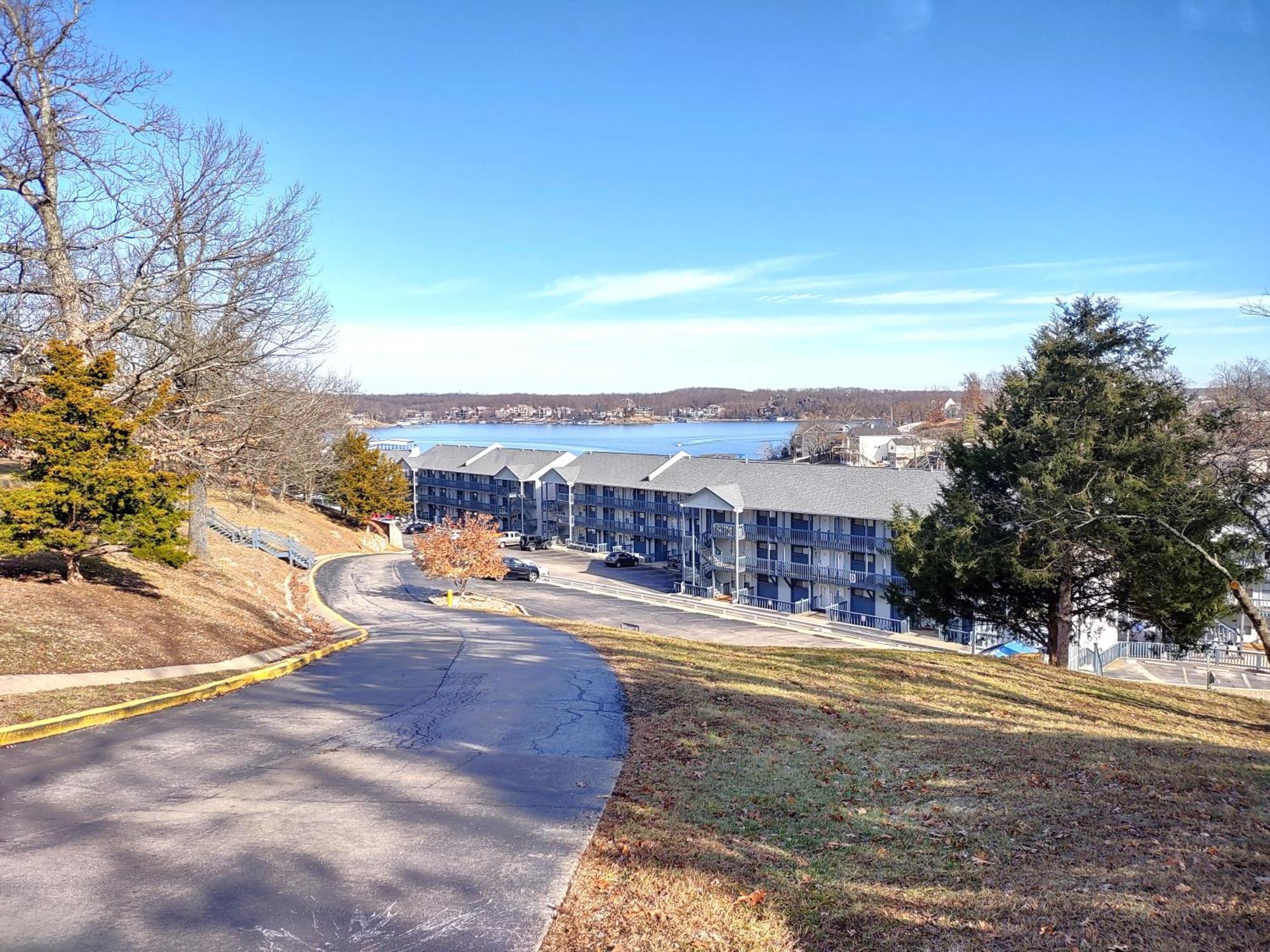 F Lakefront! Remodeled, Sleeps 4, Boat Slip, Patio, Wifi, Cable, Pool Osage Beach Luaran gambar