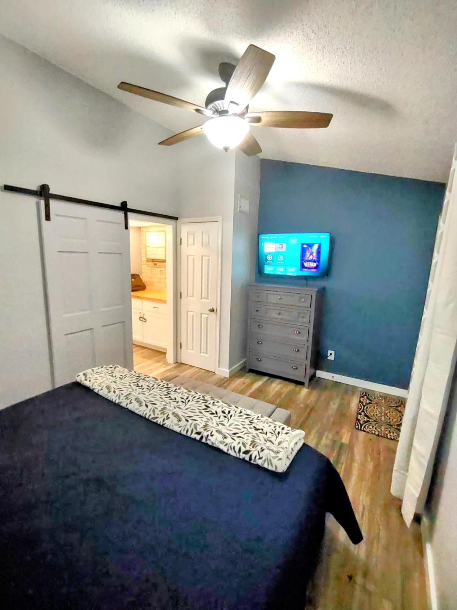 F Lakefront! Remodeled, Sleeps 4, Boat Slip, Patio, Wifi, Cable, Pool Osage Beach Luaran gambar