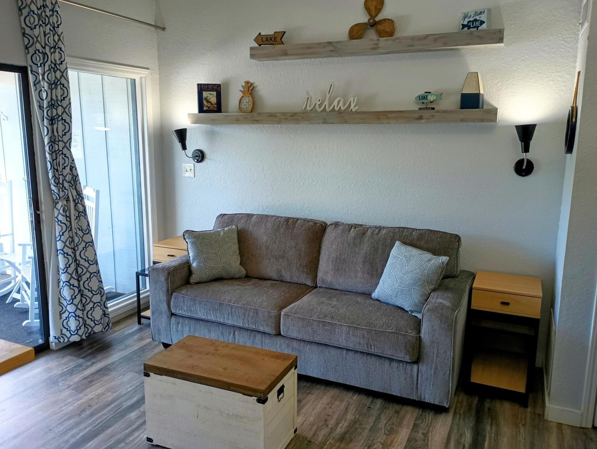 F Lakefront! Remodeled, Sleeps 4, Boat Slip, Patio, Wifi, Cable, Pool Osage Beach Luaran gambar