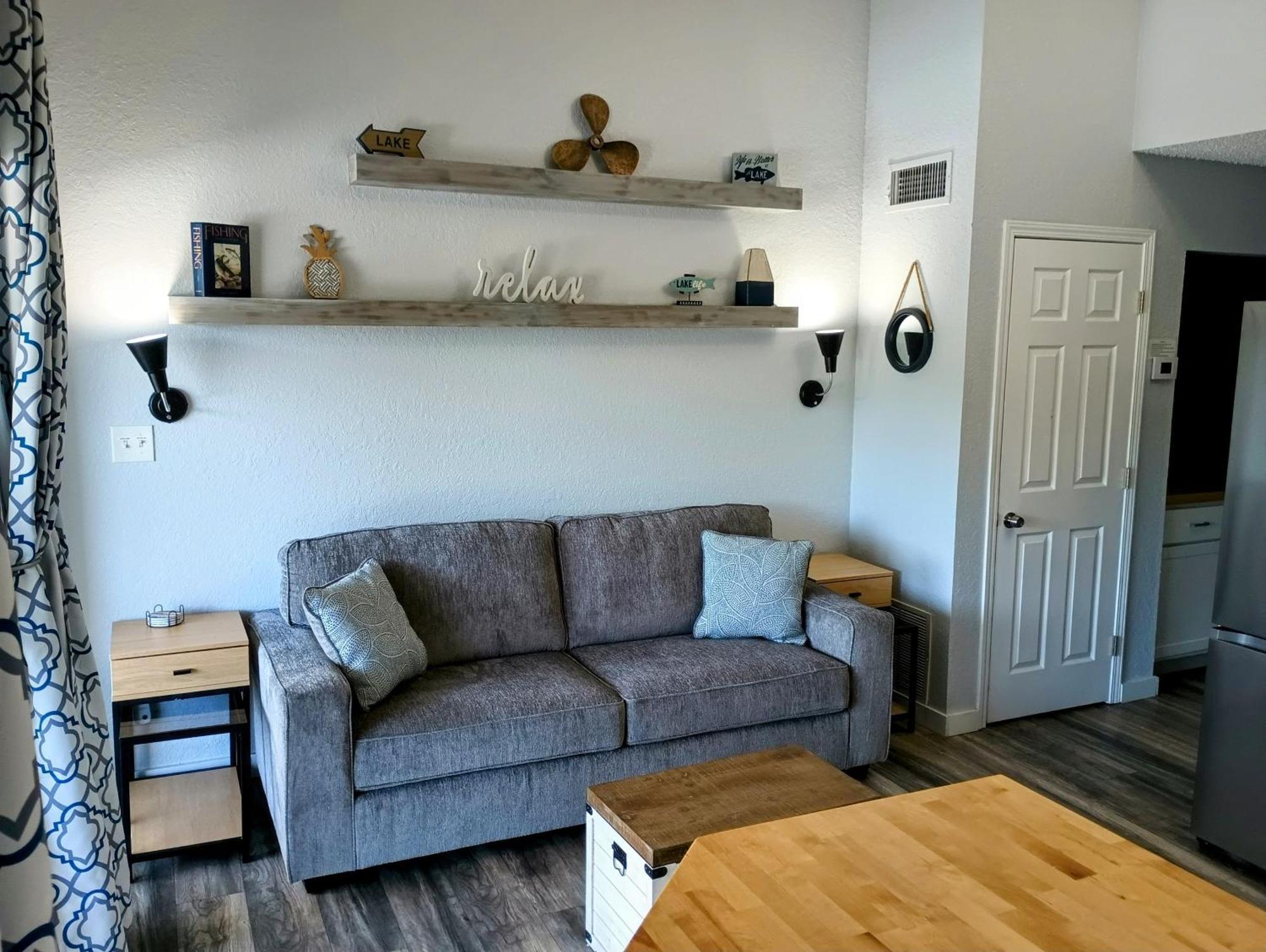 F Lakefront! Remodeled, Sleeps 4, Boat Slip, Patio, Wifi, Cable, Pool Osage Beach Luaran gambar